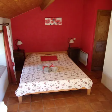 De Charme La Feniere 100m2, 3 Chambres, Clim, Piscine Chauffee Holiday home